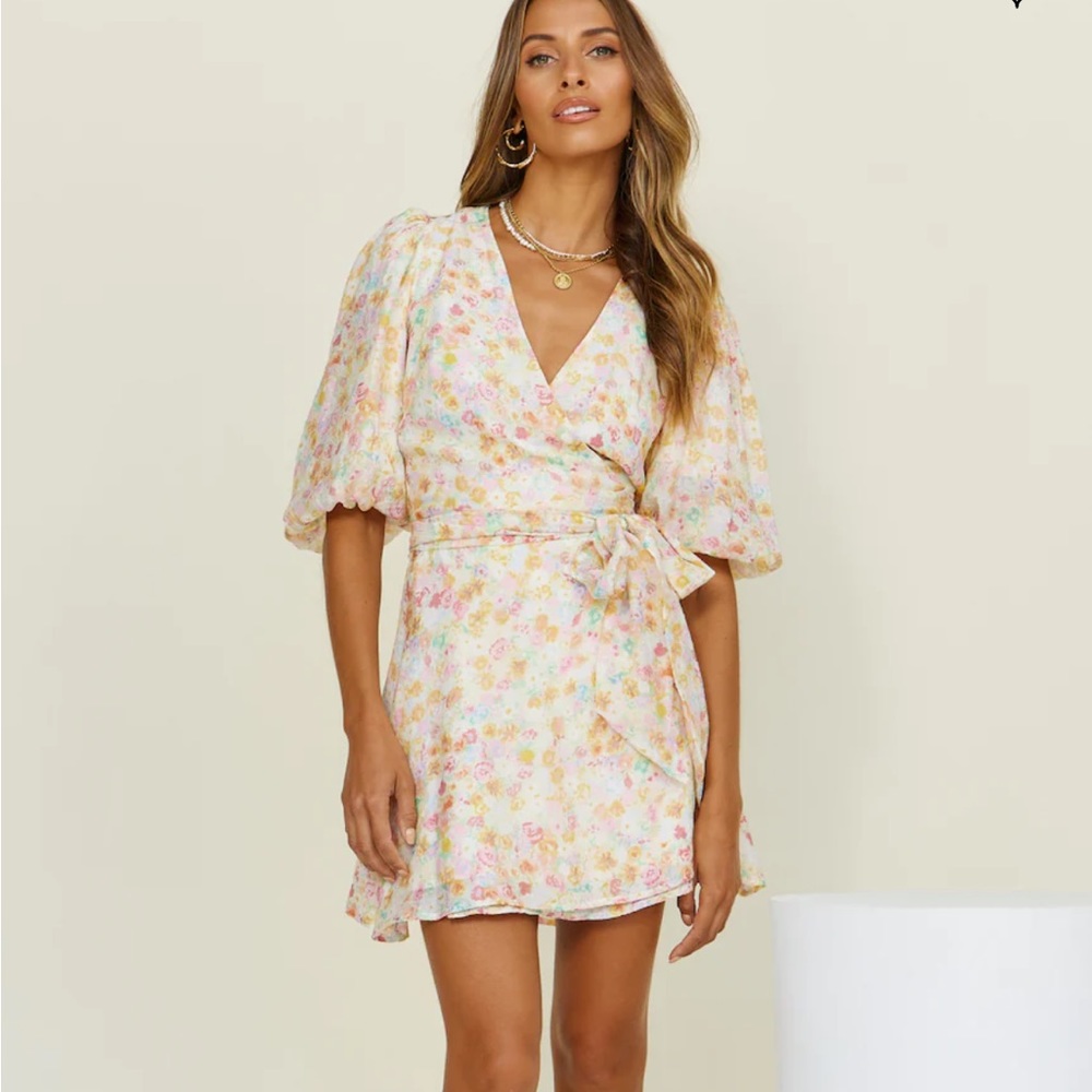 MINKPINK Elvire White with Pink and Blue Floral Print Mini Wrap Dress sz M